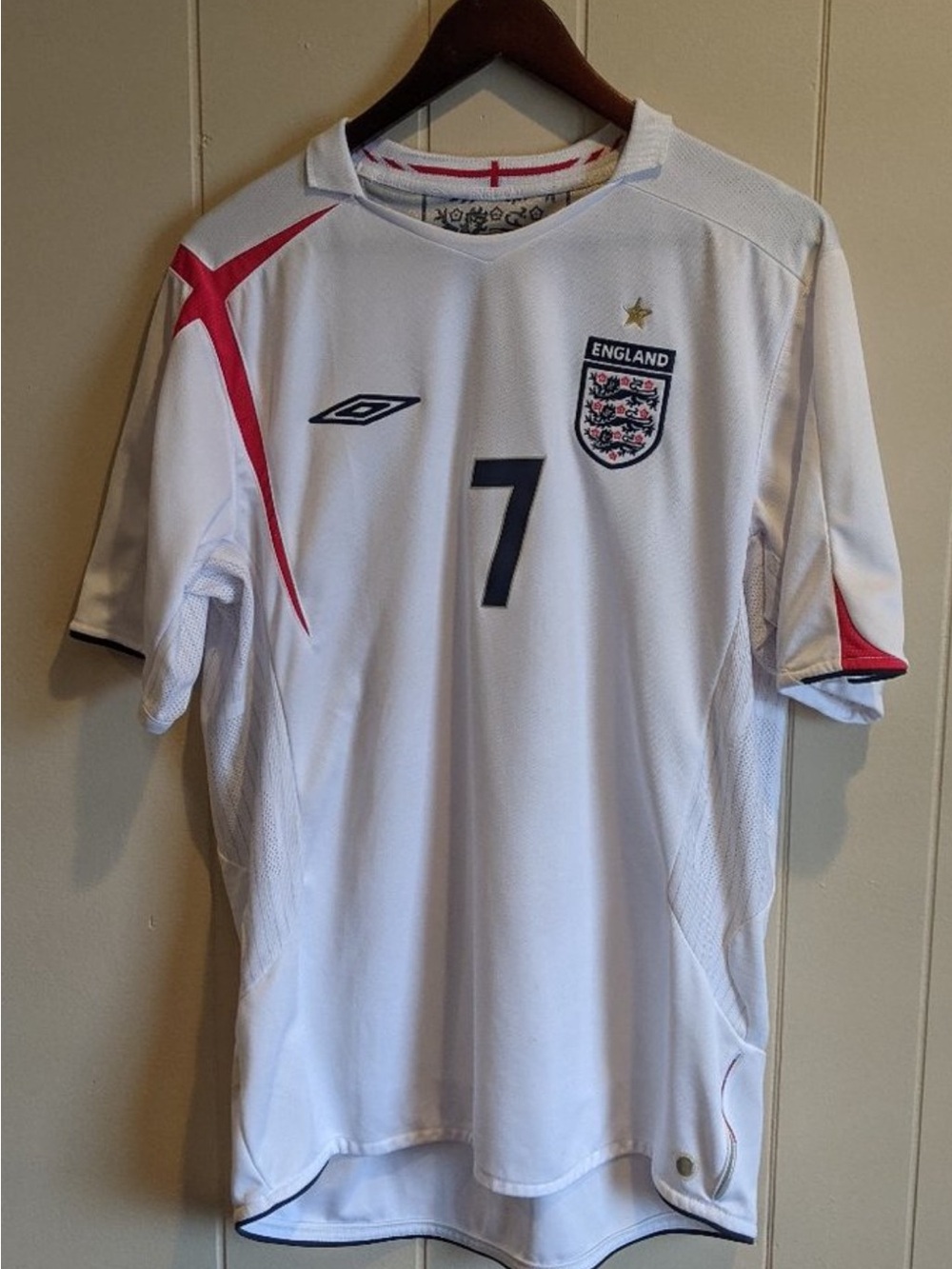 Umbro White England Men's Soccer Jersey with Red Accents and Navy Number 7